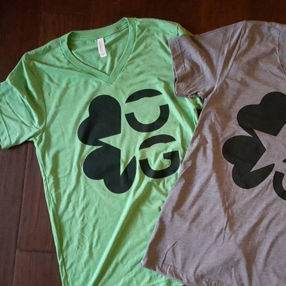 O'Grada Men's Green V-Neck Tee - Picture 3 of 4